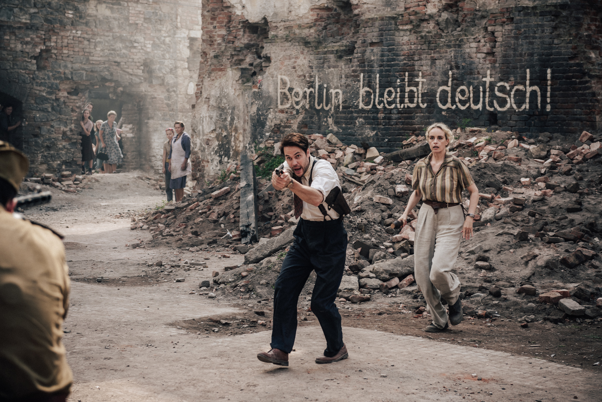Max McLaughlin (Taylor Kitsch) kämpft an der Seite seiner Berliner Polizeikollegin Elsie Garten (Nina Hoss) für Recht und Ordnung auf Berlins Straßen.
